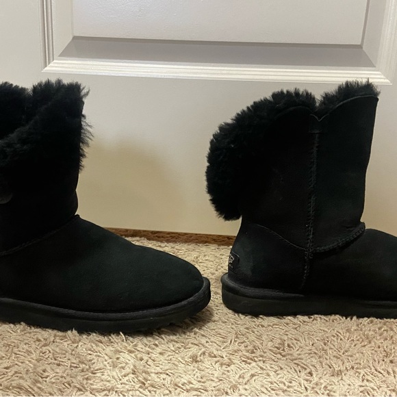 UGG Bailey Button II - Picture 7 of 8